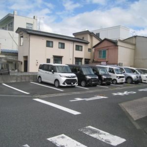 本町盛田駐車場